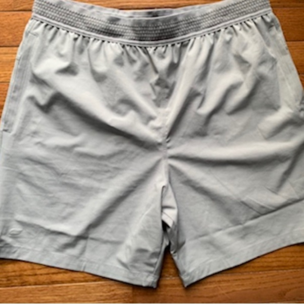 Men’s Fabletics gray athletic shorts Sz Medium